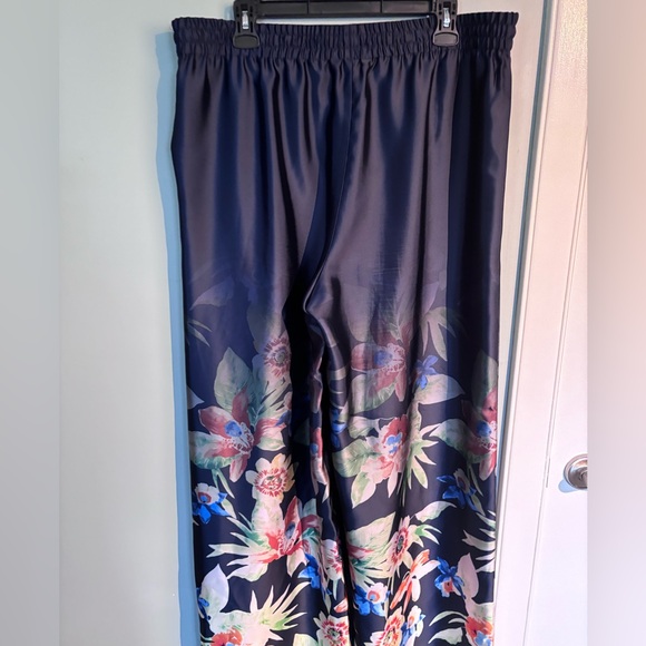 Ralph Lauren wide leg pants. - Picture 8 of 9